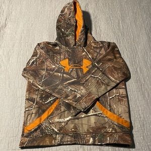 Camo under armour sweatshirt